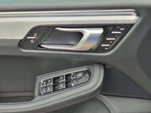 Certified 2026 Porsche Macan AWD/4WD image 23