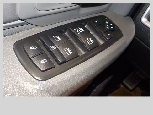 Used 2015 RAM 3500 SLT AWD/4WD image 13