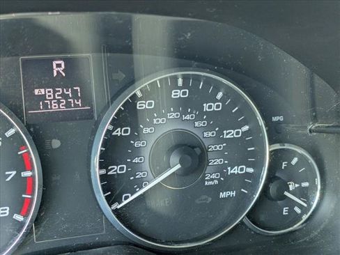 Used 2011 Subaru Outback 2.5i Premium AWD/4WD image 9