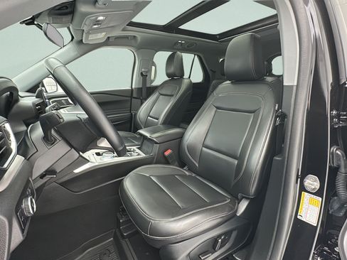 Used 2023 Ford Explorer XLT w/ Equipment Group 202A AWD/4WD image 13