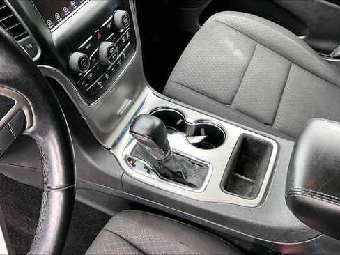 Used 2021 Jeep Grand Cherokee Laredo w/ Security & Convenience Group AWD/4WD image 18