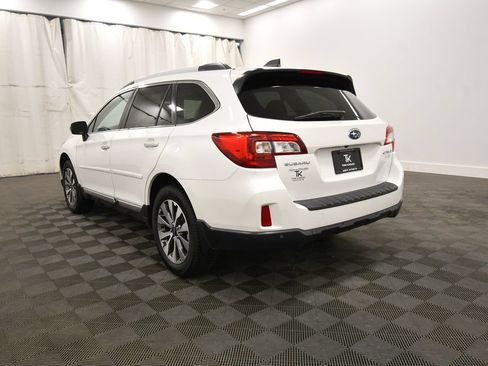 Used 2017 Subaru Outback 2.5i Touring AWD/4WD image 5