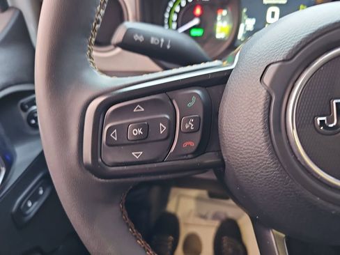 Used 2024 Jeep Wrangler Unlimited image 23
