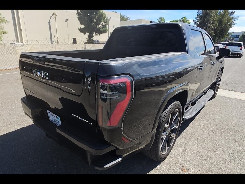 Used 2025 GMC Sierra EV Denali AWD/4WD image 5