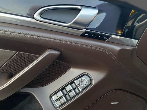 Used 2010 Porsche Panamera 4S image 21