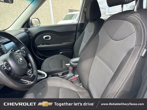 Used 2018 Kia Soul + image 11