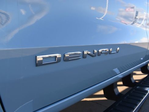 New 2026 GMC Canyon Denali image 12