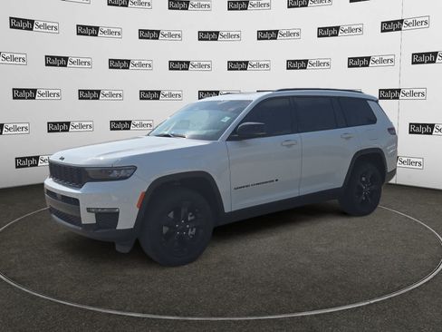 Used 2025 Jeep Grand Cherokee L Limited w/ Black Appearance Package RWD image 2