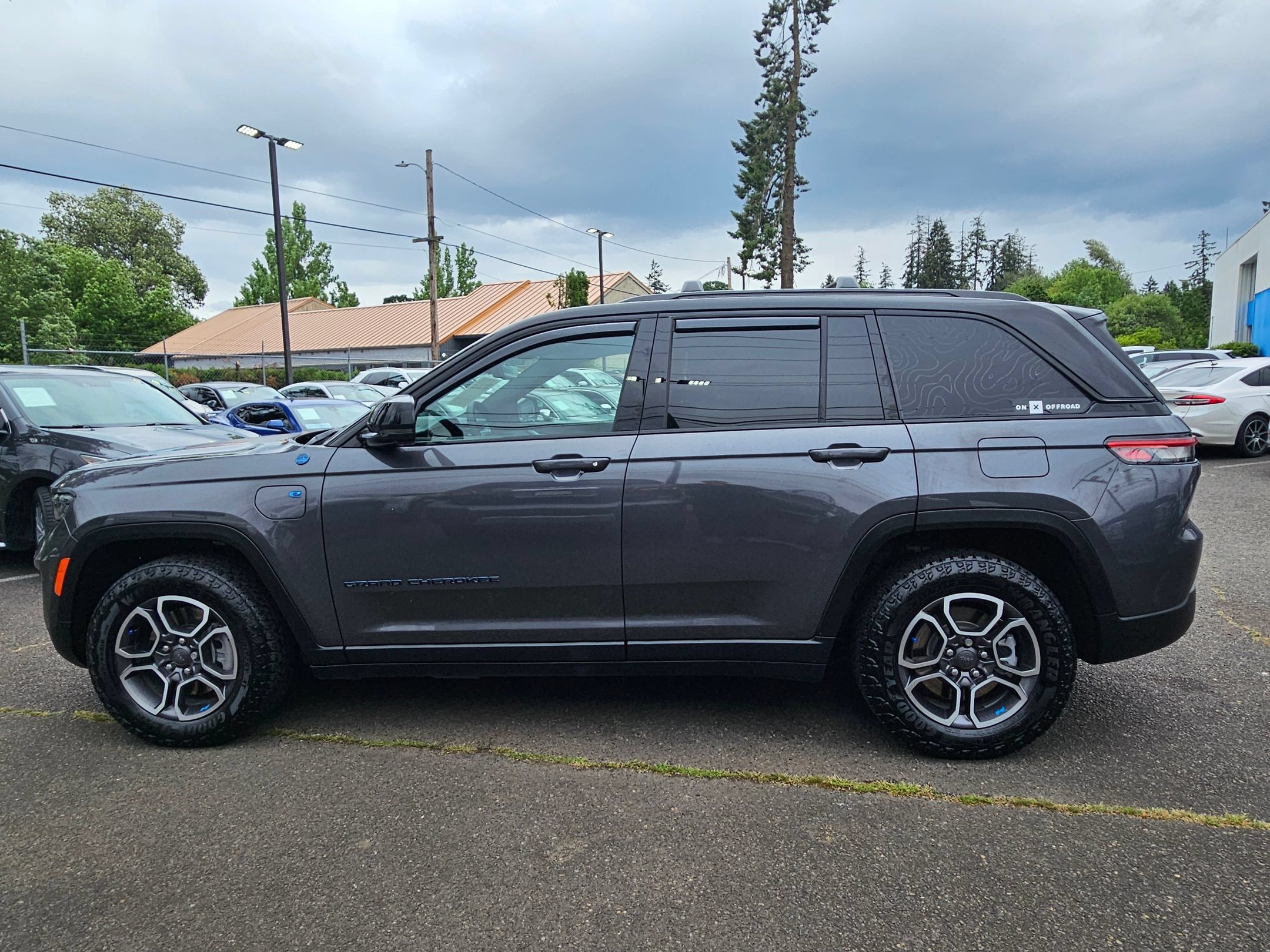 Used 2023 Jeep Grand Cherokee Trailhawk w/ Advanced Protech Group II AWD/4WD image 2