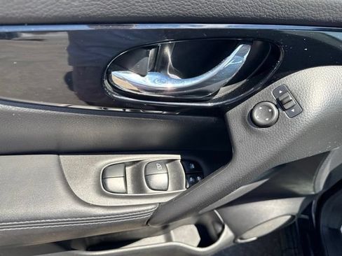 Used 2017 Nissan Rogue Sport SV w/ SV Premium Package AWD/4WD image 7