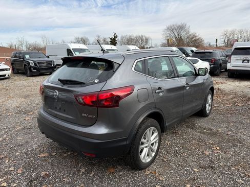 Used 2018 Nissan Rogue Sport SV image 3