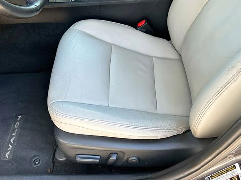 Used 2016 Toyota Avalon XLE Premium image 18