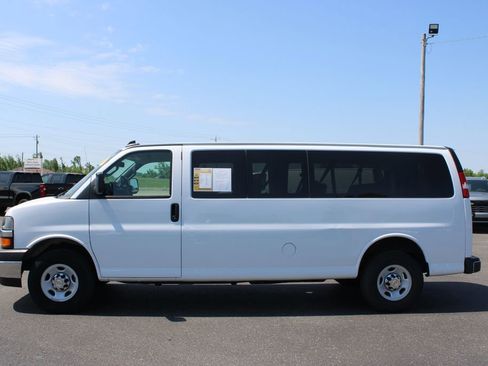 Used 2024 Chevrolet Express 3500 LT w/ LT Preferred Equipment Group RWD image 6
