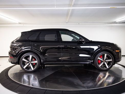 Used 2026 Porsche Cayenne GTS AWD/4WD image 8