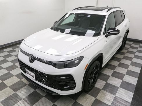 New 2026 Volkswagen Tiguan SE R-Line AWD/4WD image 6