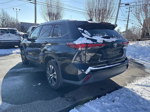 Certified 2020 Toyota Highlander XLE image 5