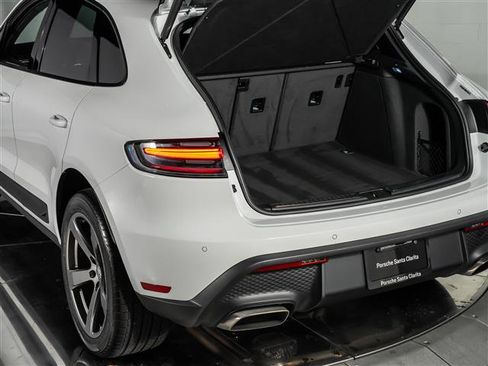 Certified 2026 Porsche Macan image 31