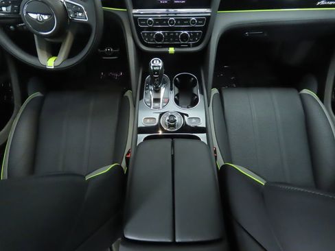 Used 2023 Bentley Bentayga Extended Wheelbase image 17