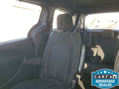 Used 2020 Chrysler Pacifica Touring w/ S Appearance Package image 14