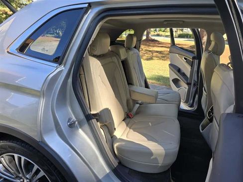 Used 2017 Lincoln MKX Reserve w/ Lincoln MKX Climate Package image 28