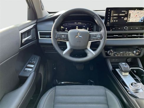 New 2026 Mitsubishi Outlander SE image 25