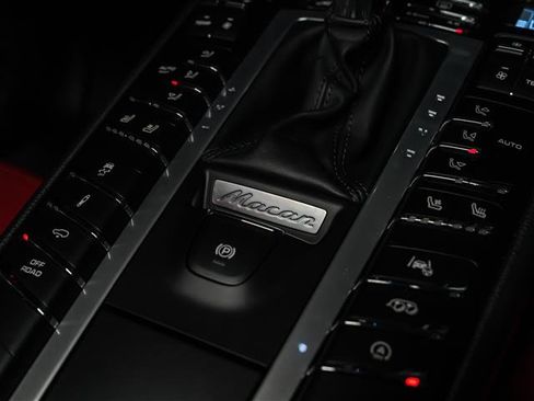 Used 2021 Porsche Macan Turbo AWD/4WD image 25