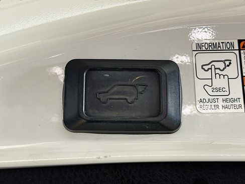 Used 2014 Toyota RAV4 Limited image 31