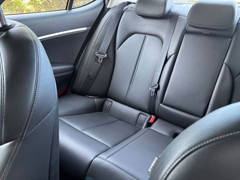 Used 2025 Genesis G70 2.5T image 39