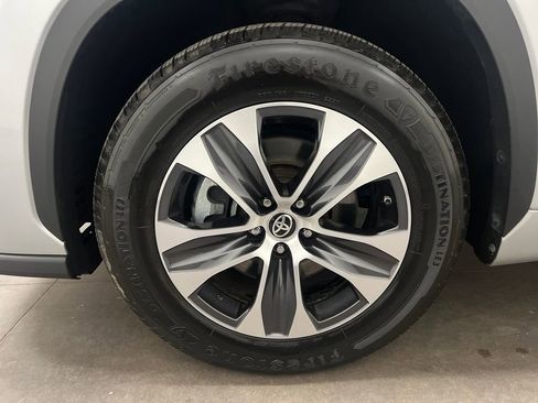 Used 2020 Toyota Highlander XLE FWD image 31