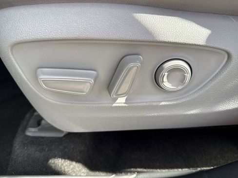 Used 2023 Toyota Highlander Limited image 14