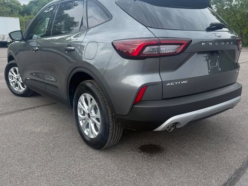 Used 2025 Ford Escape Active w/ Cold Weather Package AWD/4WD image 2