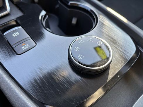 Used 2024 Nissan Rogue S image 22