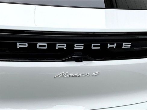 Used 2025 Porsche Macan 4 Electric image 33