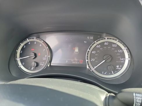 Used 2024 Toyota Highlander XLE FWD image 29