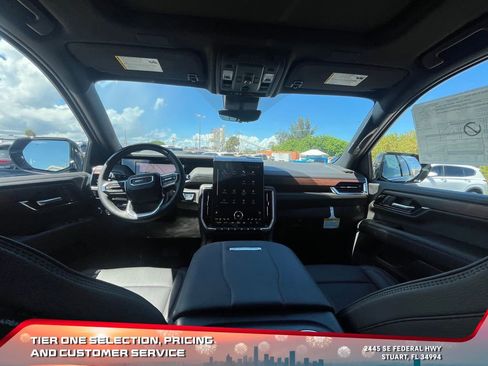 New 2025 GMC Yukon XL Denali w/ Denali Reserve Package image 17