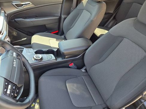 New 2026 Kia Sportage LX FWD image 17