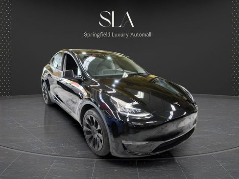 Used 2022 Tesla Model Y Long Range AWD/4WD image 1