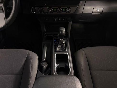 Used 2019 Toyota Tacoma TRD Sport AWD/4WD image 18