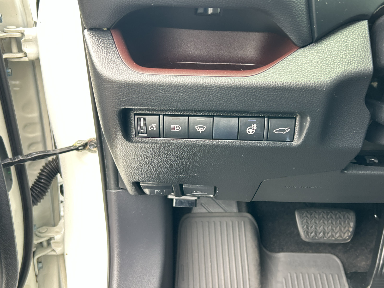 Used 2019 Toyota RAV4 Limited w/ Cold Weather Package AWD/4WD image 15