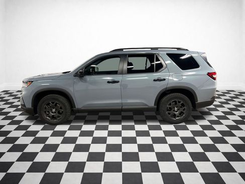 Used 2025 Honda Pilot TrailSport image 5