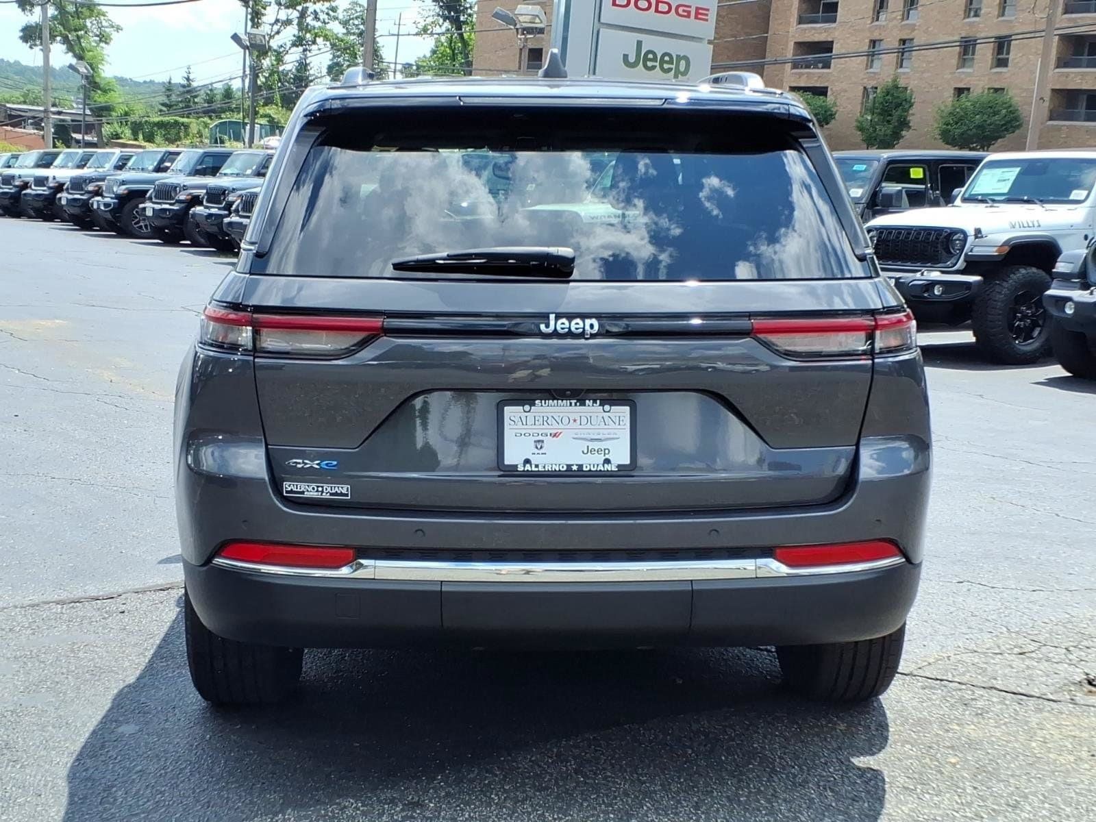 Used 2023 Jeep Grand Cherokee 4WD 4xe image 6