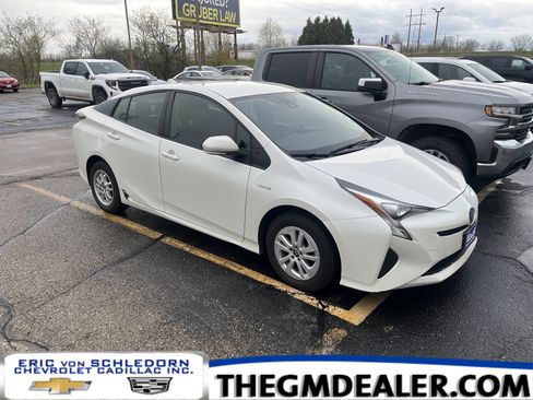 Used 2017 Toyota Prius Two FWD image 1