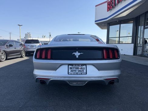 Used 2016 Ford Mustang Coupe RWD image 4