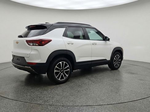 Used 2025 Chevrolet TrailBlazer LT image 9