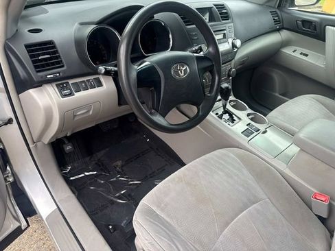 Used 2011 Toyota Highlander 2WD image 24