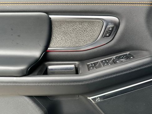 Used 2025 Ford Expedition Tremor image 3