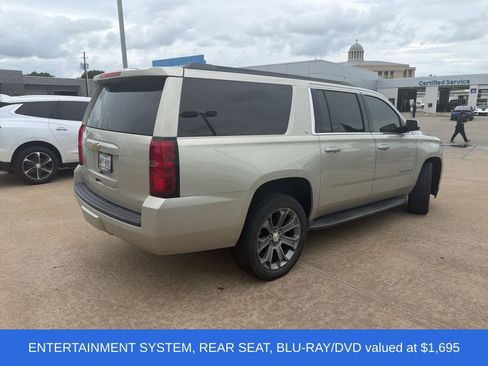 Used 2016 Chevrolet Suburban LT RWD image 3
