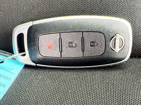 Used 2024 Nissan Rogue S image 32