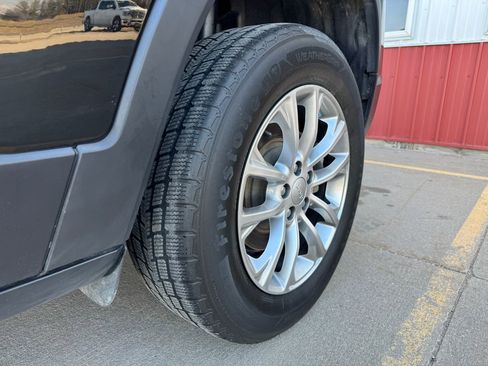 Used 2022 Jeep Cherokee Latitude Lux w/ Sun & Sound Group AWD/4WD image 12