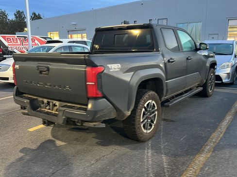 Used 2024 Toyota Tacoma TRD Sport w/ TRD Sport Upgrade Package image 8